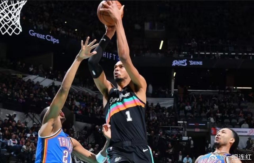 马刺主场116-106击败雷霆，本赛季四杀对手，取得4胜1负的交锋战绩。雷霆的亚