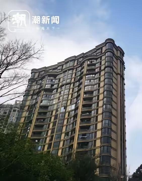 这件事情中，男子坚持诚信、不轻易反悔，同时“争一口气”少卖10万来看，确实是一种