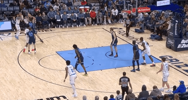 迪亚巴特生涯之夜：疯狂掠夺19篮板&7前板，高效终结18分P1迪亚巴特篮下接球面