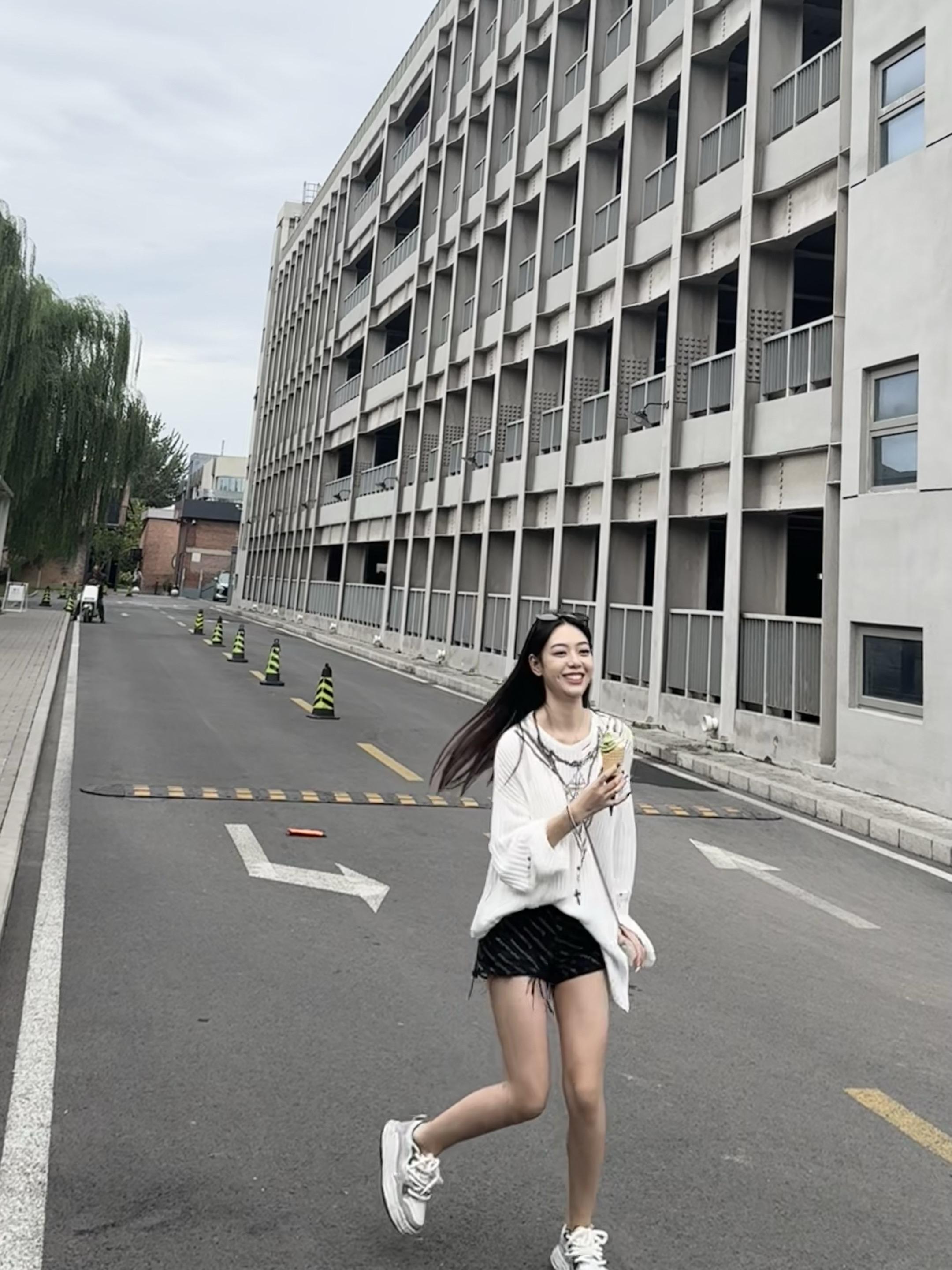 我的少女时代是一直笑笑笑笑笑笑（这个系列怎么能少的了我🤪！）我想装作...