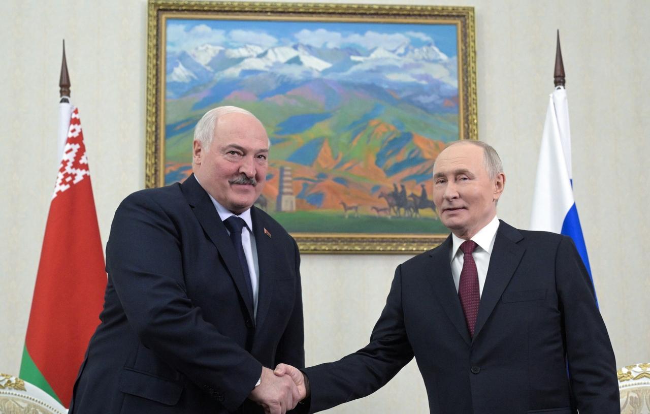 卢卡申科卸任，白俄罗斯向何处去
卢卡申科执政时间太久了，三十多年了，西方国家不认