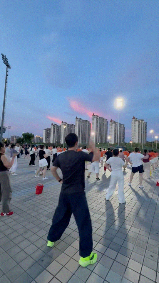 原来三伏天才是减肥黄金期今日份减肥打卡：广场舞！ 