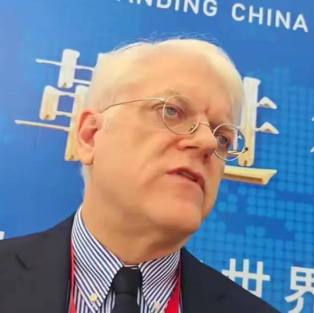 一位长期在中国生活的美国教授说过句大实话，中国人讨论俄乌冲突、巴以冲突时常常各有