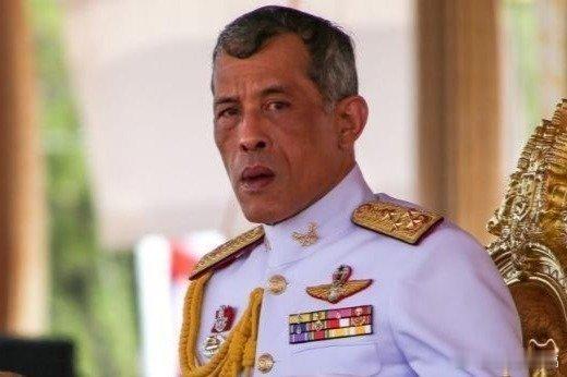 凤凰新闻【想让中国主持公道？先把美军基地清空再说】一边享受着美国的驻军保护，一边