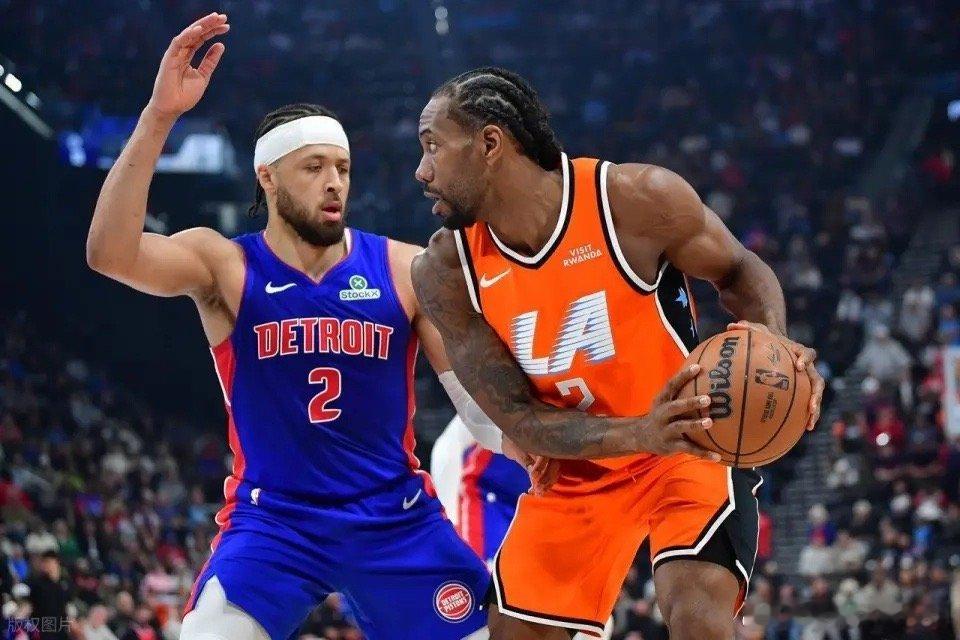 小卡55+11+5+3创9项纪录能够力压上面这么多球星当选今日最佳球员的人，一定