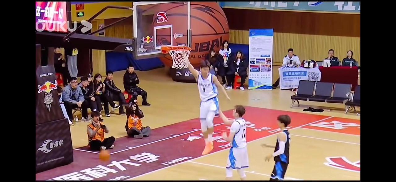 抓紧时间吧！再不要又让别的球队给挖走了！

        我身边的朋友们都说目