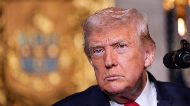 【特朗普派兵芝加哥遭司法反制，白宫：美推进移民执法工作不会动摇】在美国，政治如同