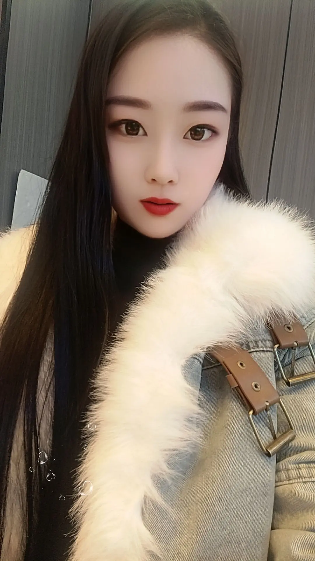 新年的第一天，偷偷的许个愿，希望2025年多挣钱，不缺钱花，平平安安...
