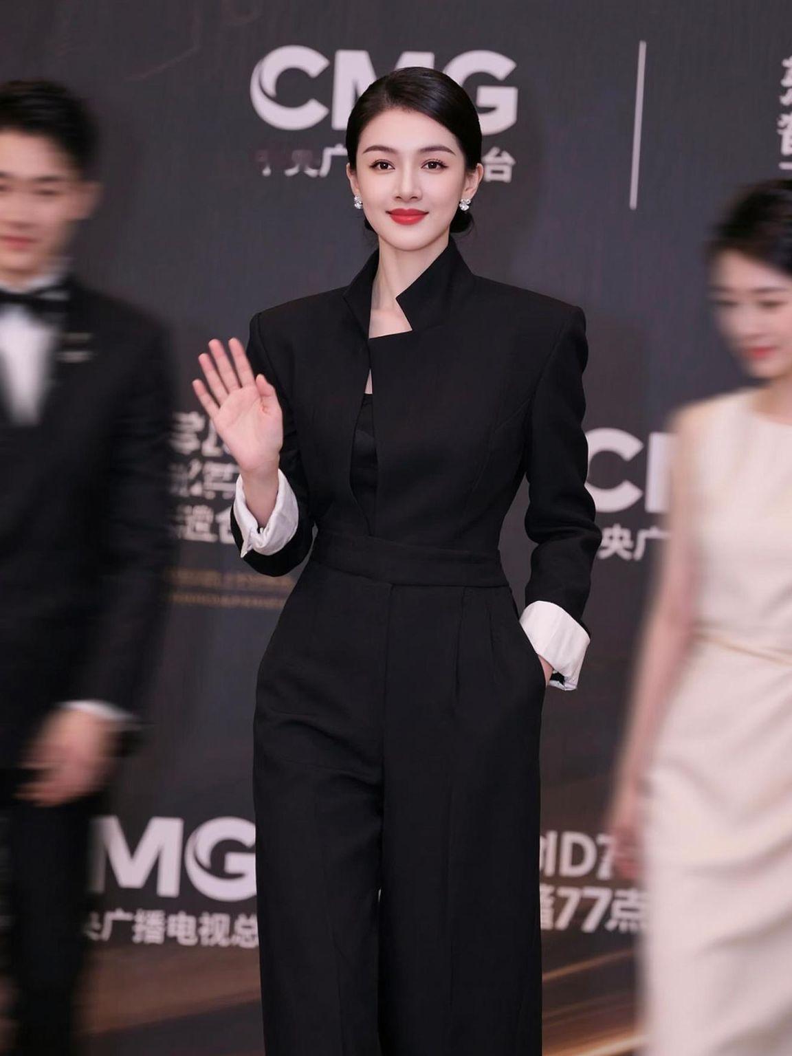 AI职场风写真 抖音ai创作 优雅气质  高级感穿搭 时尚写真