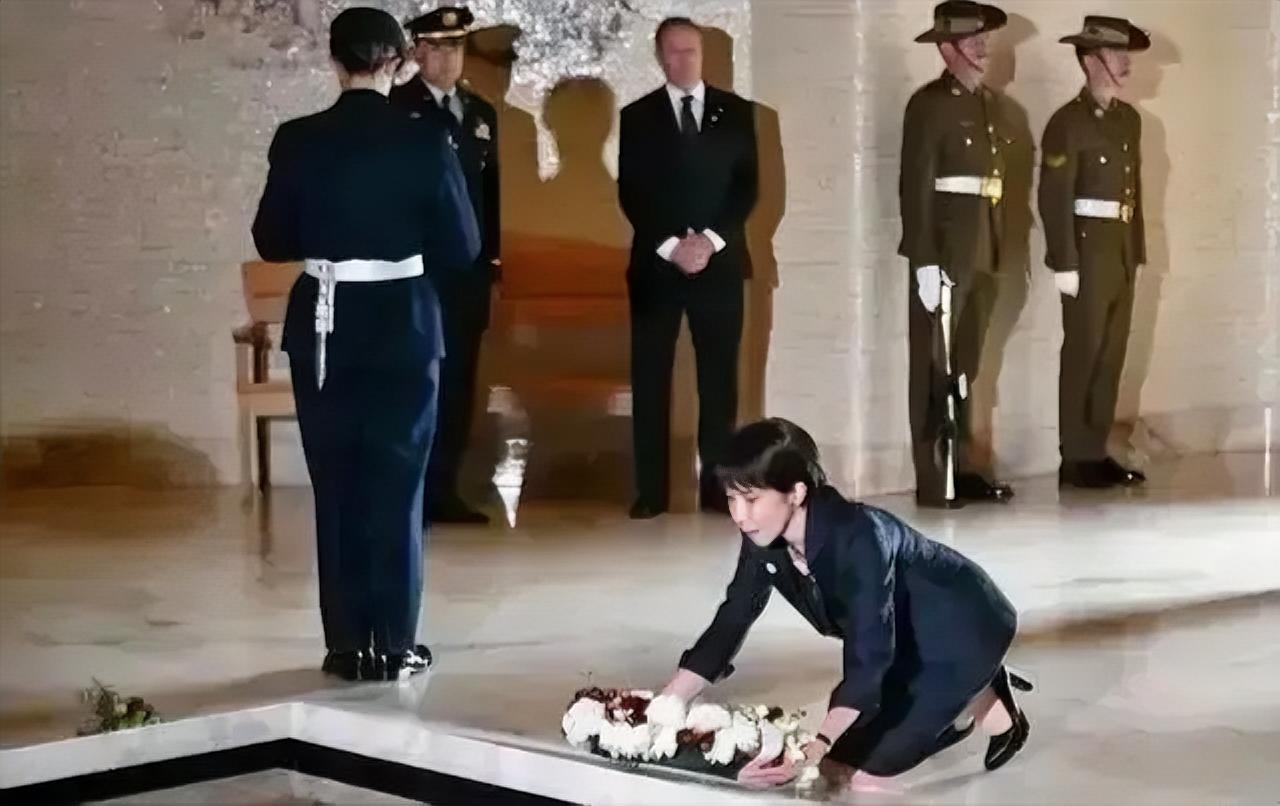 5月4日，在咱们青年节这天，日本首相高市早苗在澳大利亚堪培拉的“澳大利亚战争纪念
