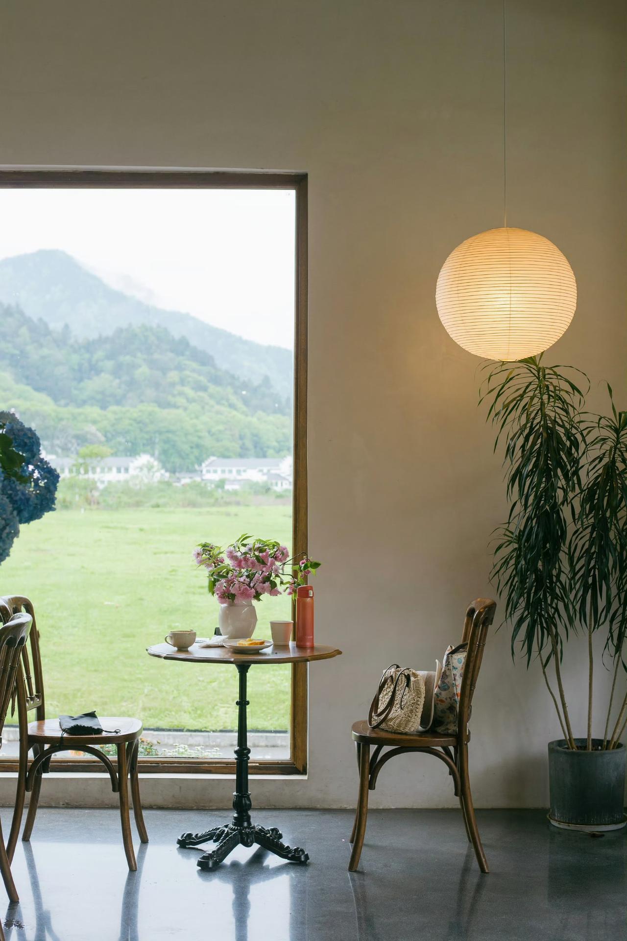 让你感到委屈和难受不适的环境，要尽早远离才对。