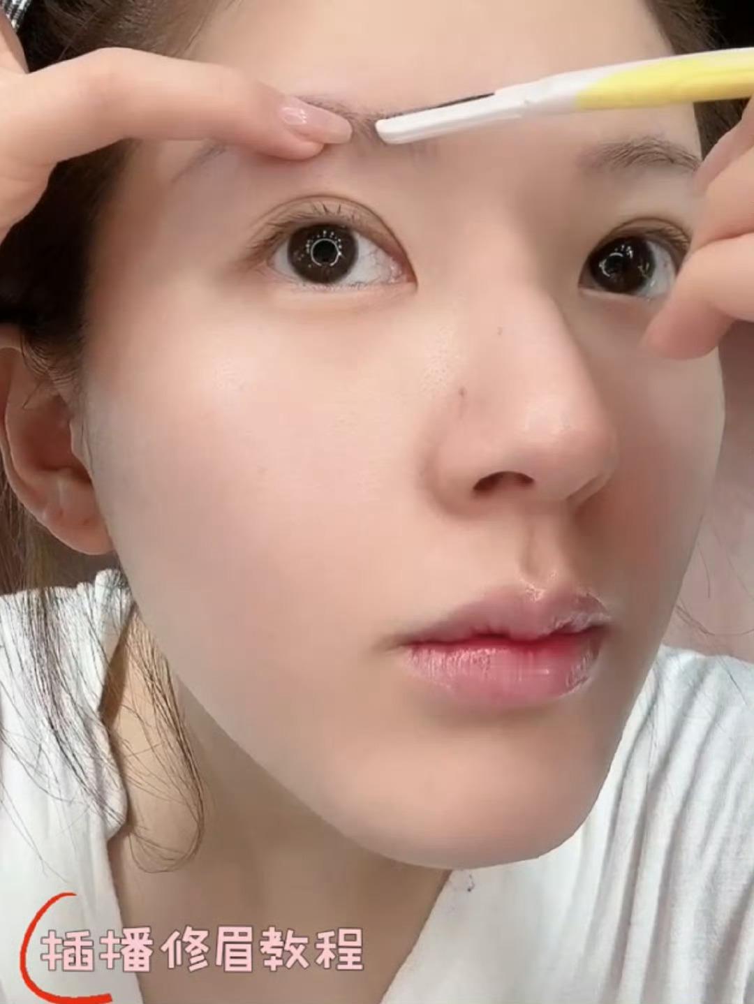 赵露思素颜直播，状态肉眼可见的好，她真的一点没藏着掖着，修容教程、卷发教程、丸子