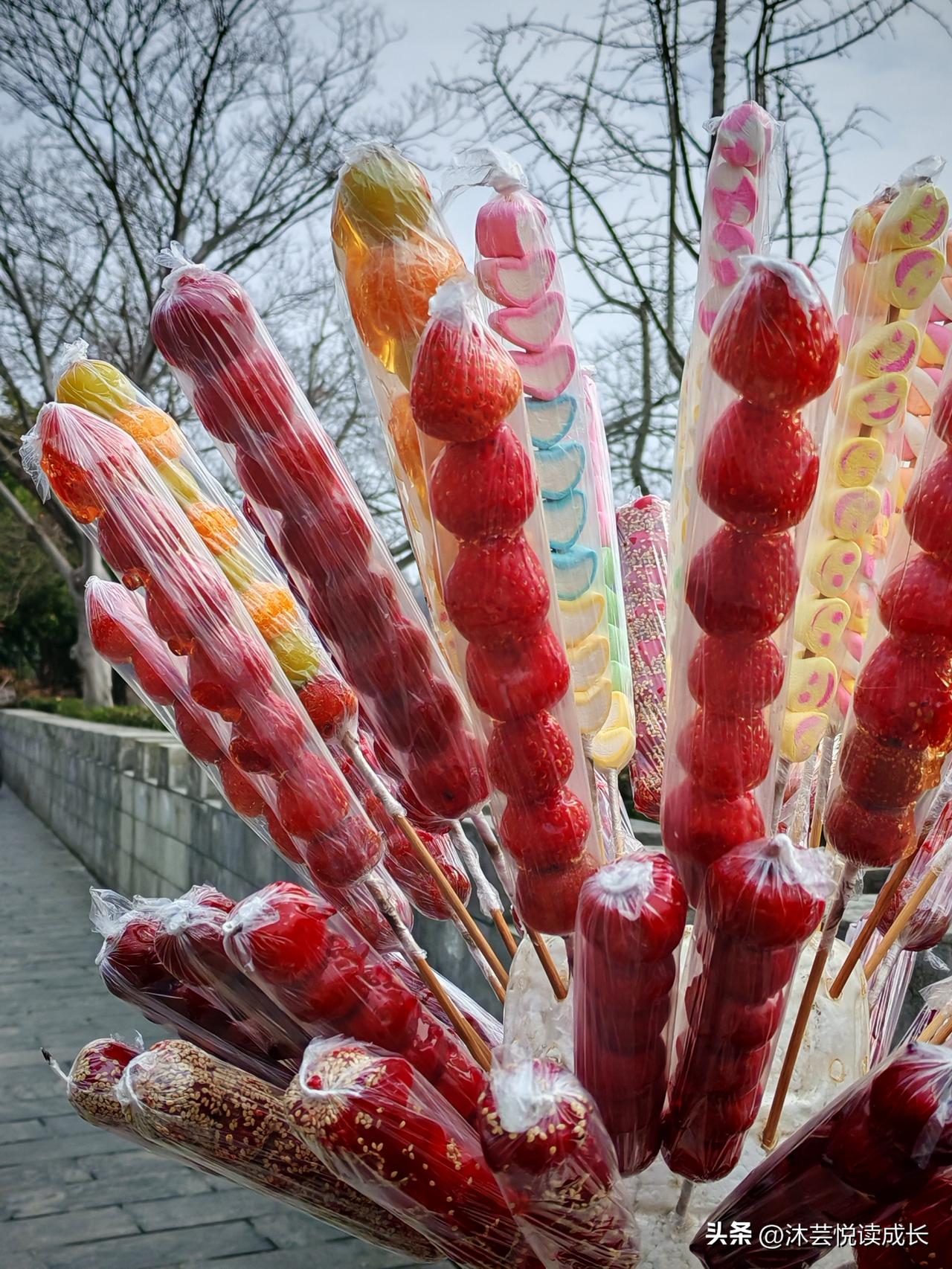 生活哪有单一味，酸甜苦辣咸，全是日子的馈赠。
 
苦过，才懂甜的珍贵；
累过，才