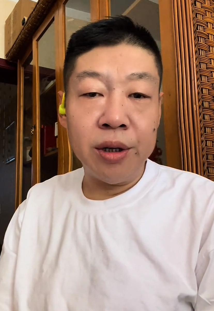【郭德纲弟子李鹤彪发视频回应钱城，这场相声风云呼之欲出，你怎么看？】
近日，郭德