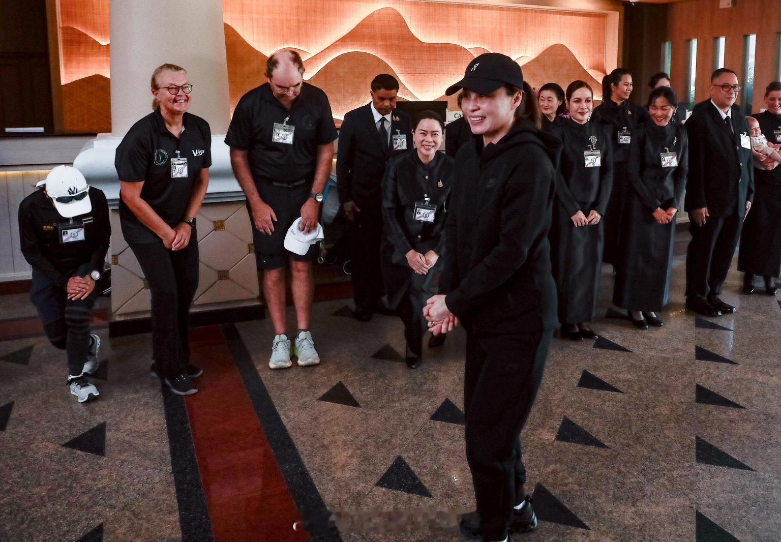 王室王室泰国王室素娘娘 2025年12月2日，素娘娘听取关于帆船赛的汇报。 