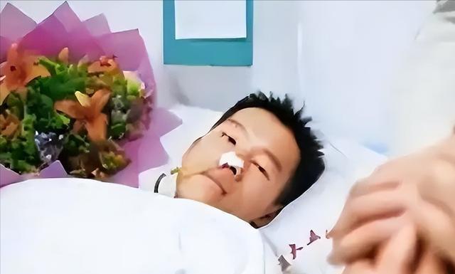 2003年的珠海，一名23岁保安冒死救下正被3名歹徒侵犯的女教师，谁知两年后，他