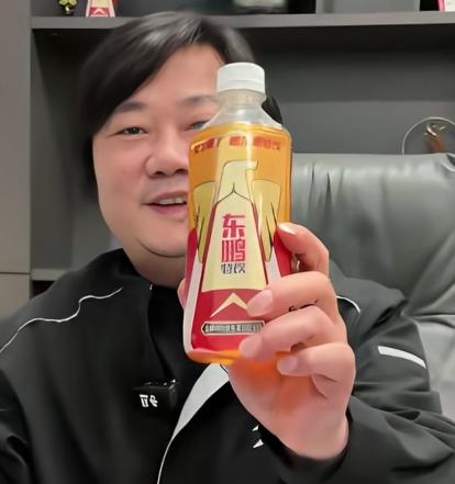 我一开始也以为东鹏特饮就是蹭个热度
5万块钱意思意思得了
结果人家官方直接站出来