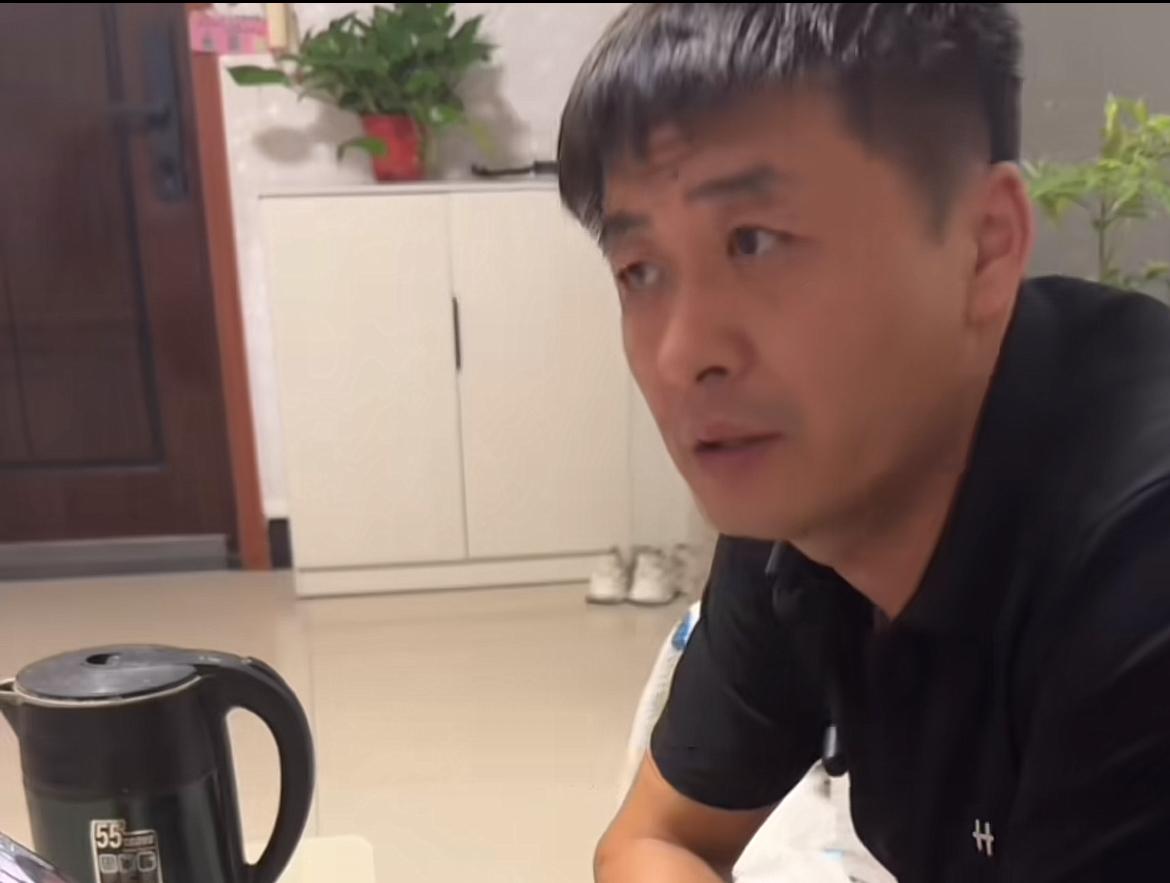 民间版张雪峰终于开始直播了，据说他还有个自己的名字，但那都不重要了，在我这他只有