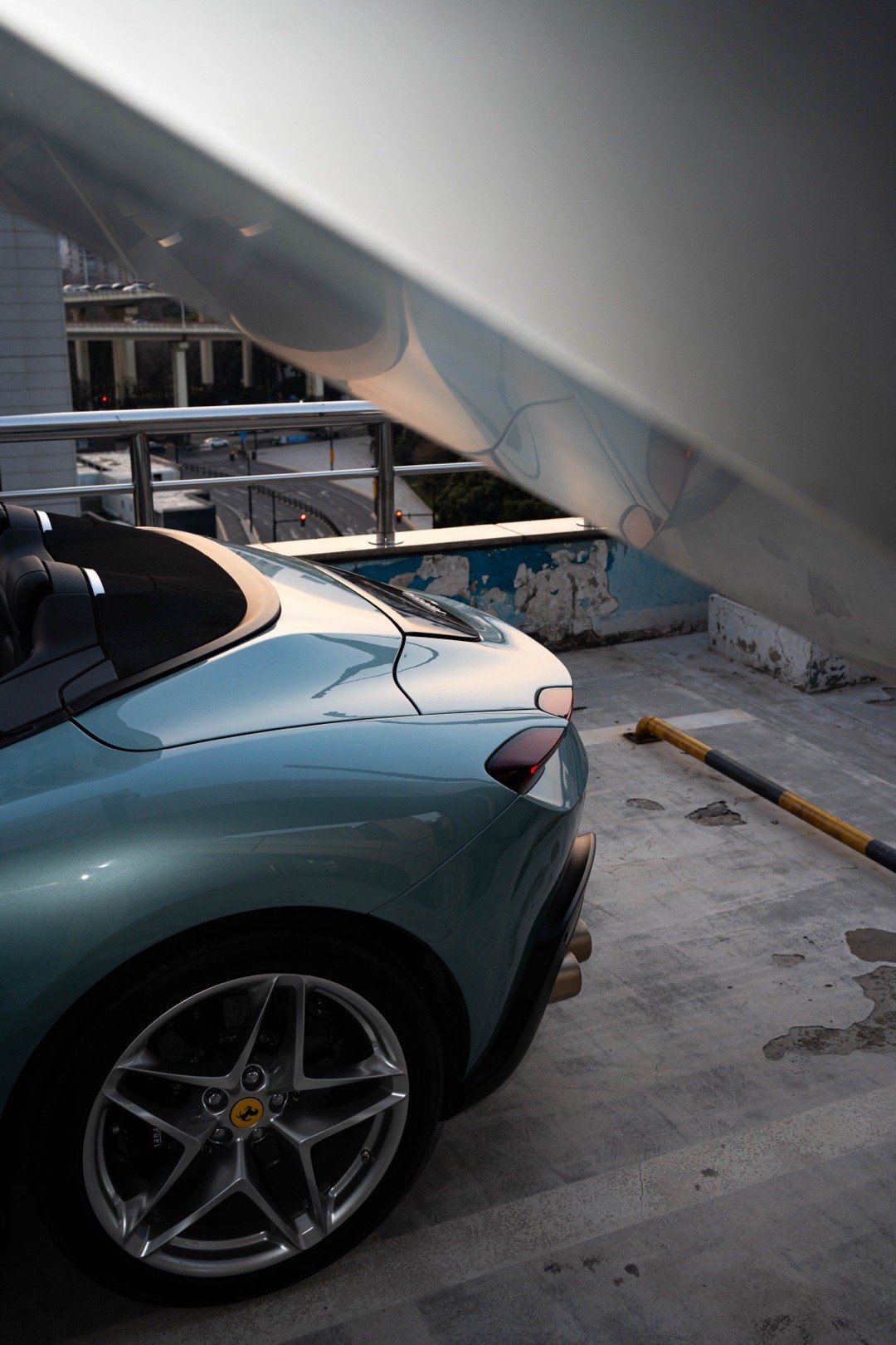 法拉利车主的“罗马假日”从白天到深夜带着roma spider走遍繁华上海的每个