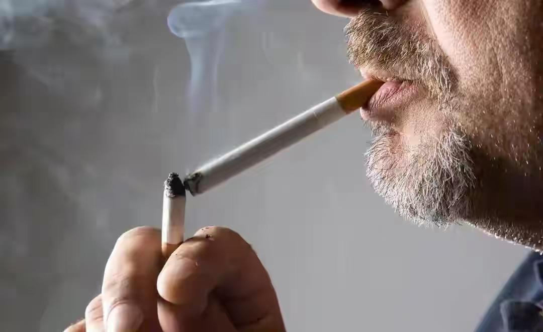 这事儿真的给人敲了个大警钟！宁波68岁的老陆抽了几十年烟，平时头晕根本不当回事，