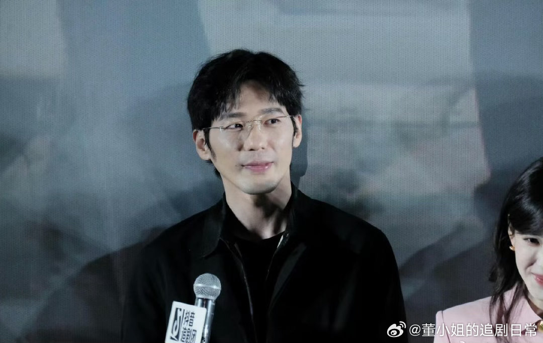 来看娱乐白宇熟男味溢出屏幕了谁来给白宇递个熟男剧本白宇这成熟男人的魅力也太足了，