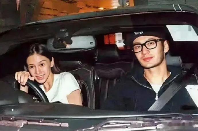 还记得那则轰动一时的新闻吗？黄晓明为了博红颜一笑，豪掷230万港币从张智霖手中购