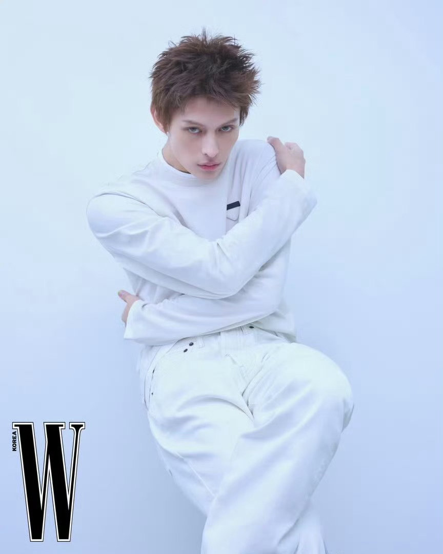 CORTIS赵雨凡x PRADA《W KOREA》内页公开，给品牌方交出完美答卷