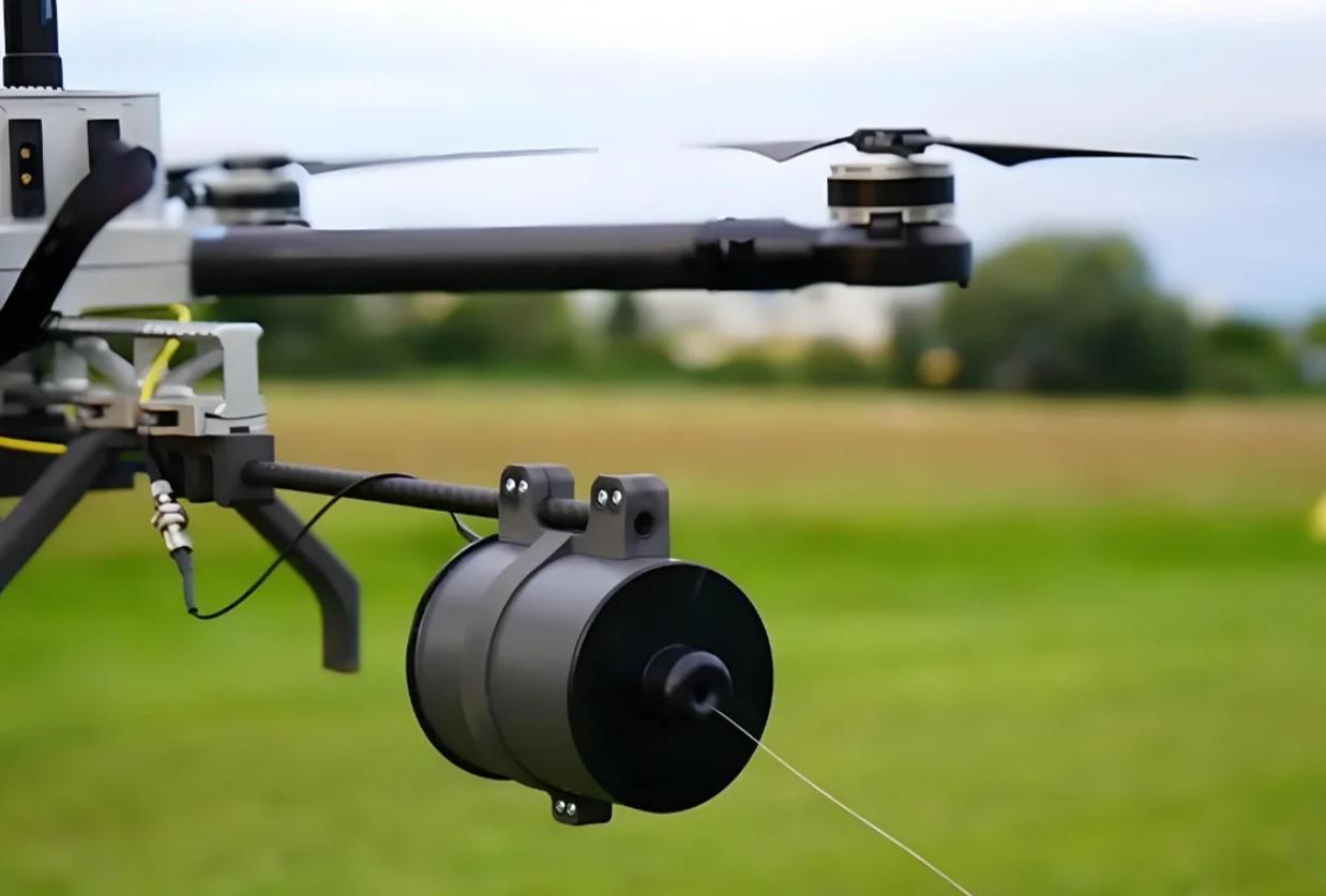 见过比村口蜘蛛网还密的无人机群吗？俄乌这波展会直接把战争的新玩法甩到了眼前！电子