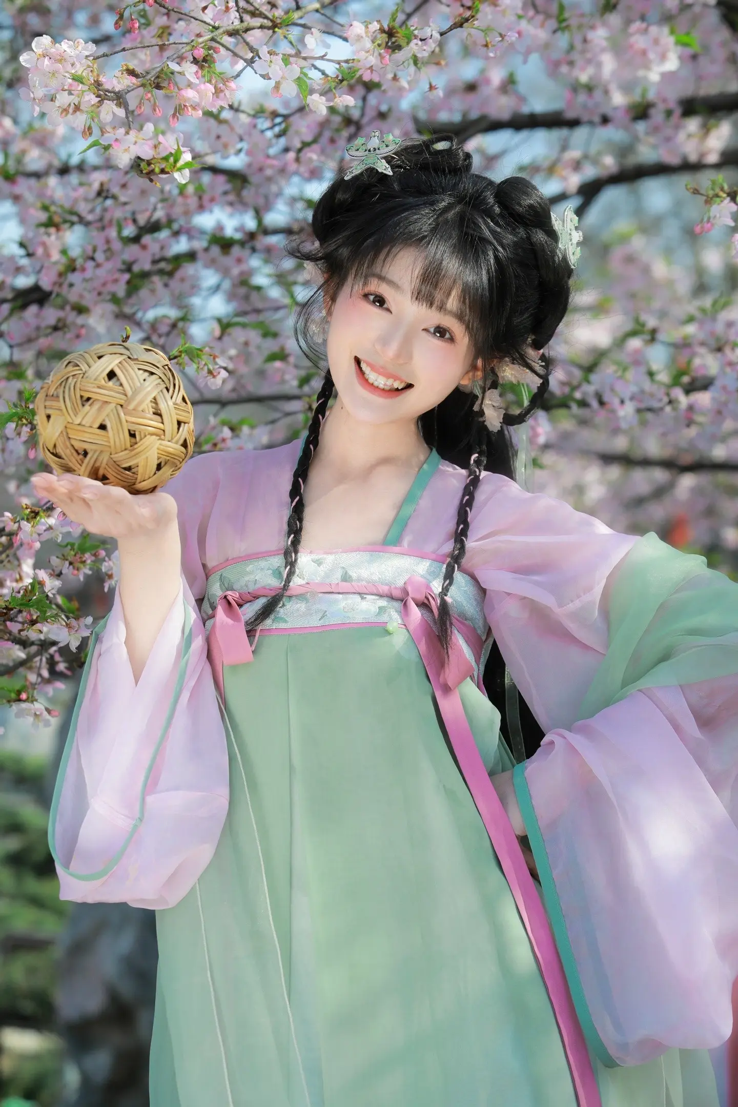 “落花时节又逢君”