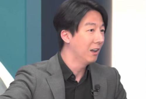 台资深媒体人黄扬明在网络节目痛批民进党处理食安的态度荒腔走板，在连番逼问下，民进
