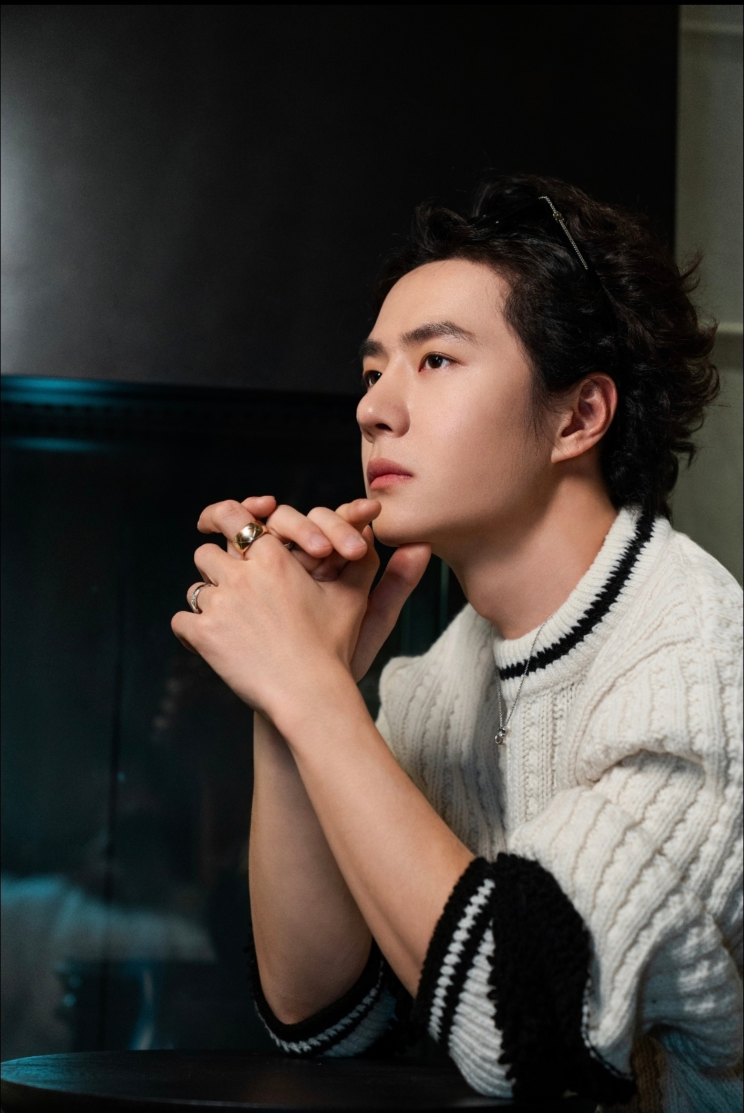 王一博纽约新图，要把人帅晕过去了