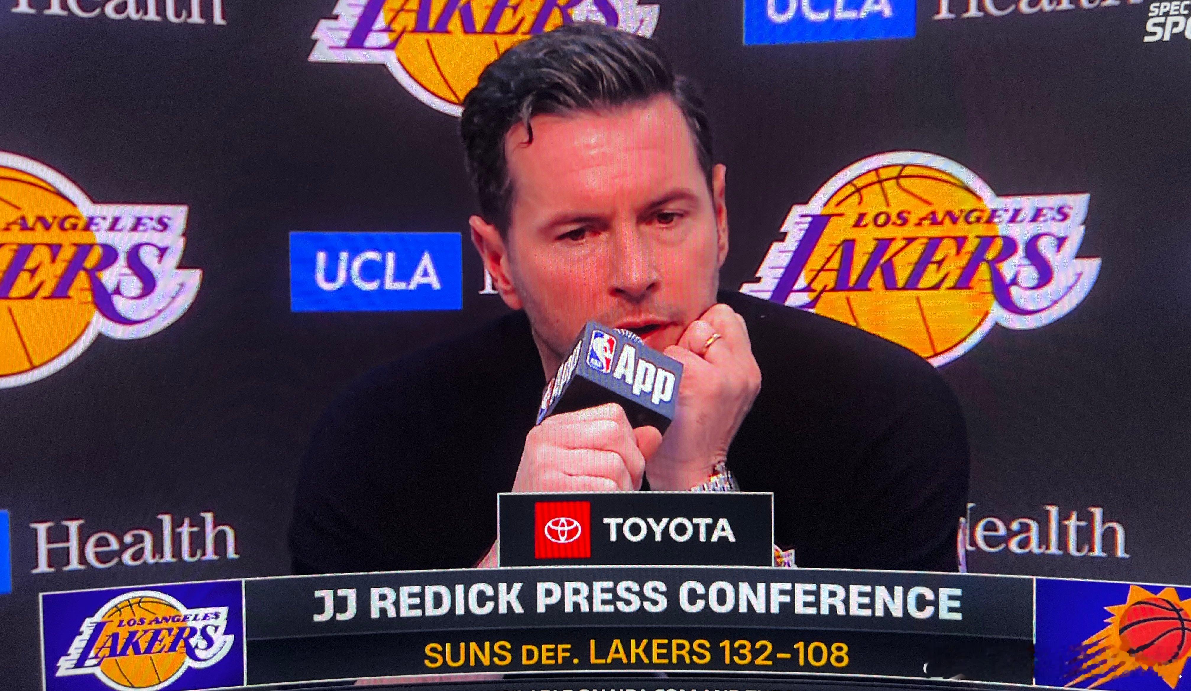 雷迪克说湖人在防守端的容错空间并不高，因此他们在执行细节上必须非常精细，他表示我