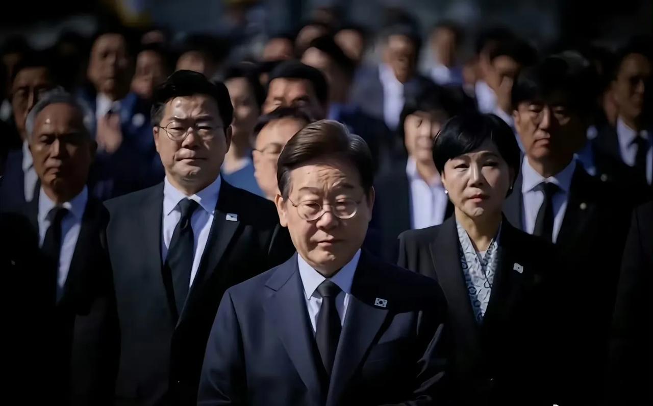 韩国总统李在明宣布2025年光复节将对逾83万人实施特赦、减刑和复权，可惜前总统