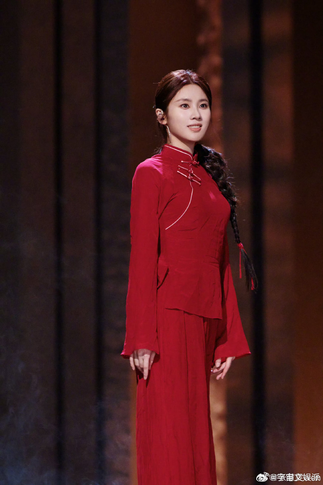 张慧雯乘风造型张慧雯红衣造型从“谋女郎”到“乘风姐姐”，她用一支舞完成自我正名。