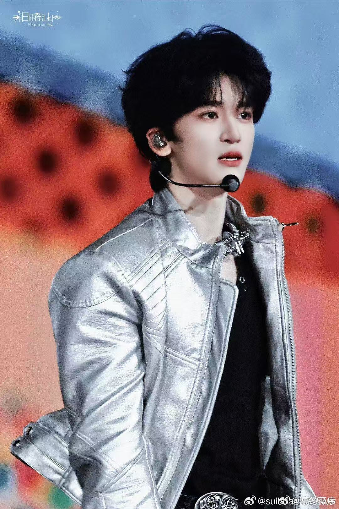 被周笔畅邓佳鑫合唱戳中 邓佳鑫真的进步好大，舞台稳情绪也到位，清澈又有辨识度的声