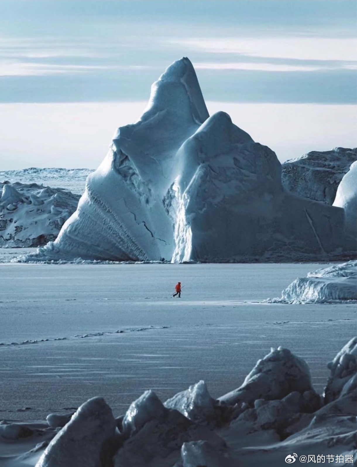 原来格陵兰岛屿不是固定的，涨知识了2厘米看似慢，百万年就是20公里吧格陵兰冰盖，