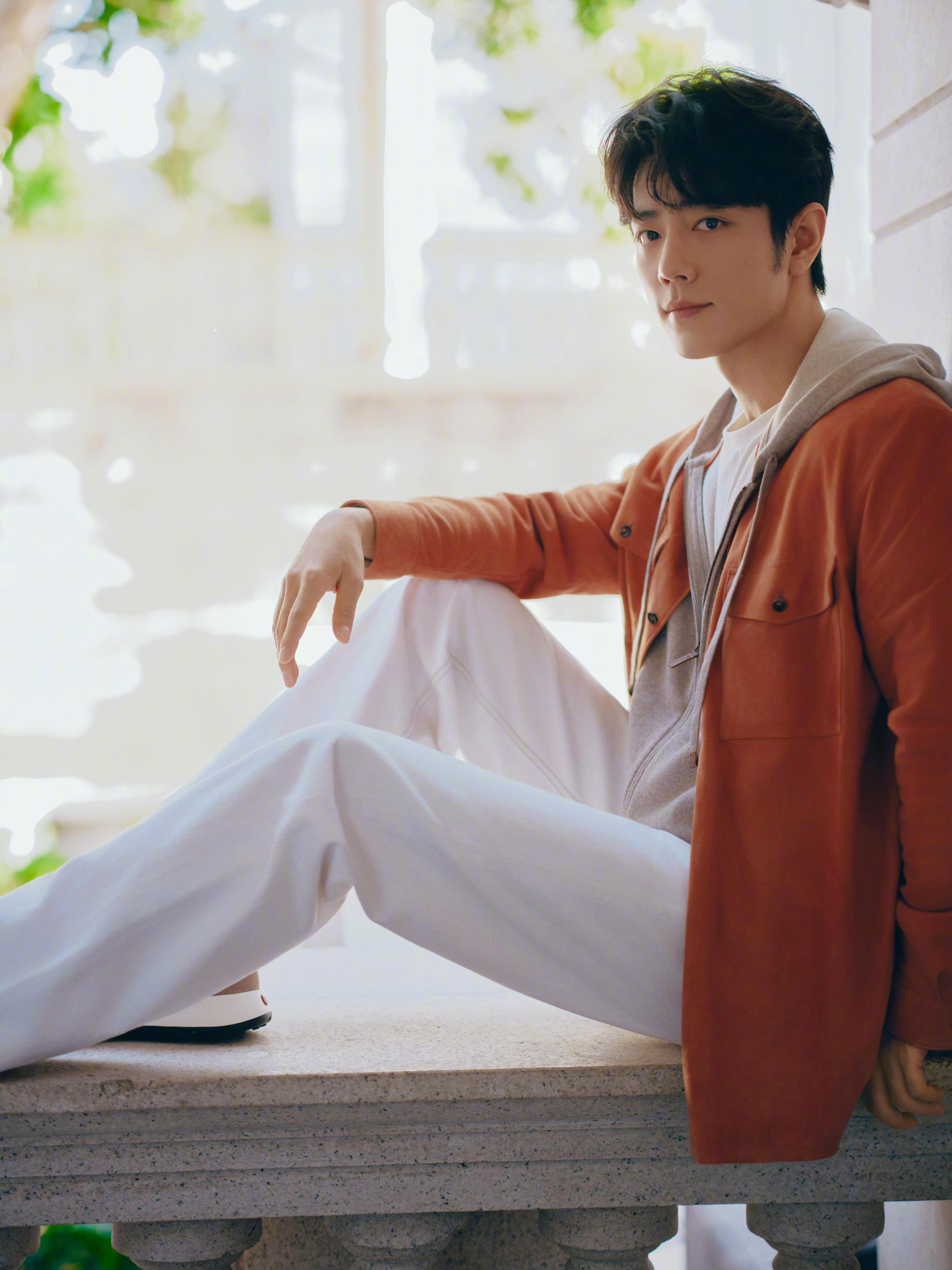 肖战 in TOD'S 💛🧡🤎  今日澳门活动造型图集，身着26春夏系列出