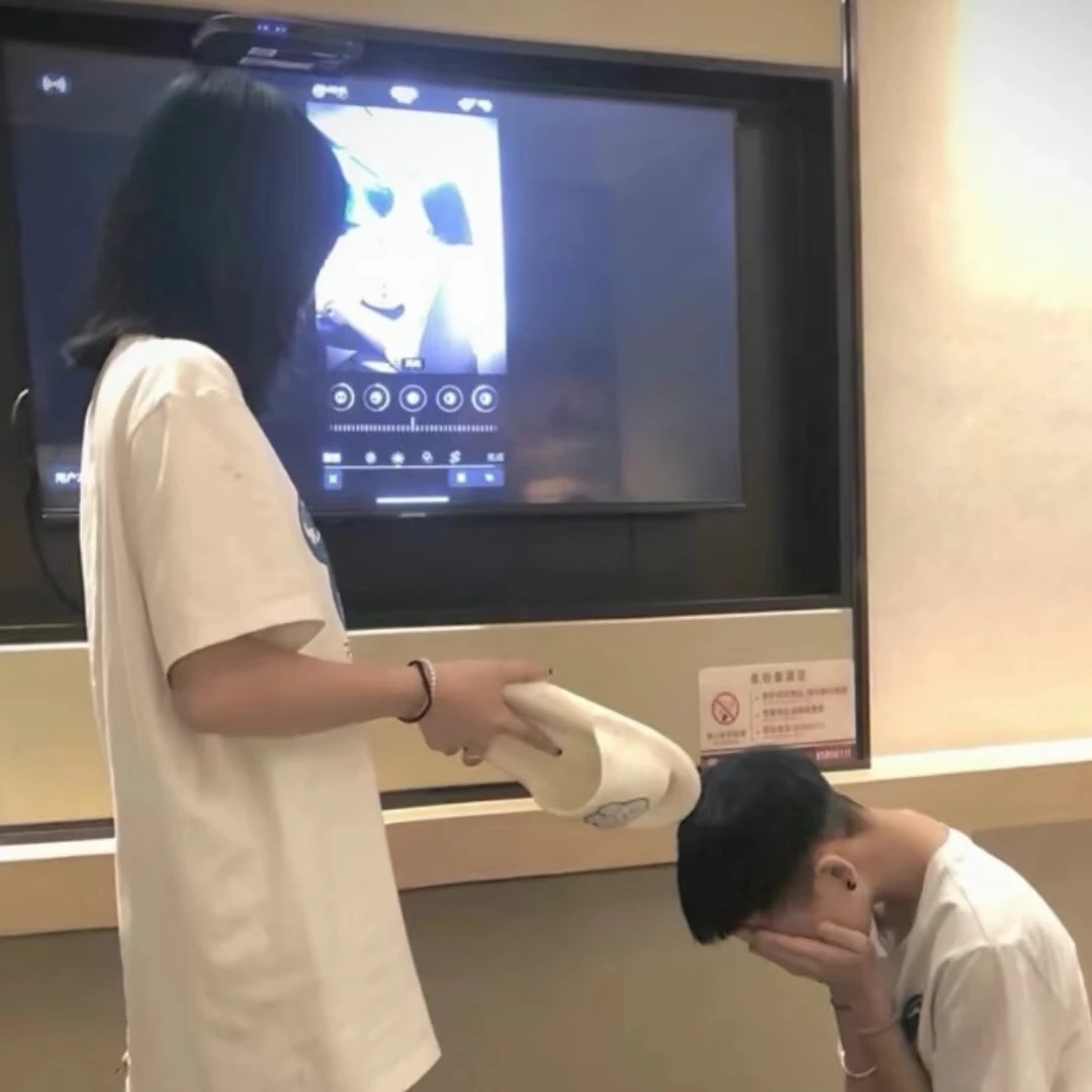 #情侣头像[超话]#遇见一个合适的人，什么都刚刚好，脾气刚好，身高比例刚好，会吵