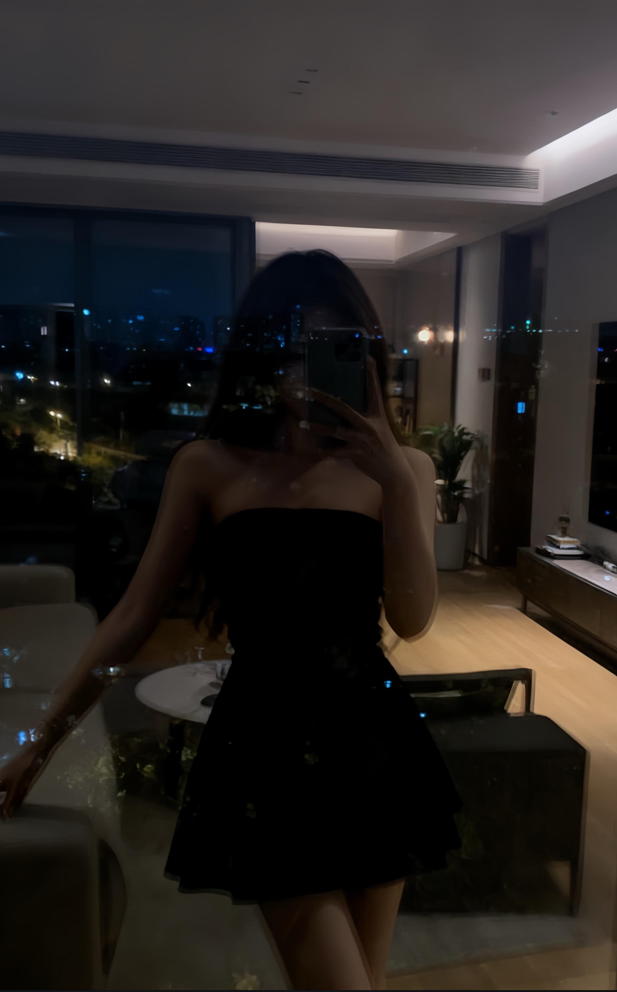 只有漆黑的夜晚，才能闪耀出夺目的星光🖤🍷