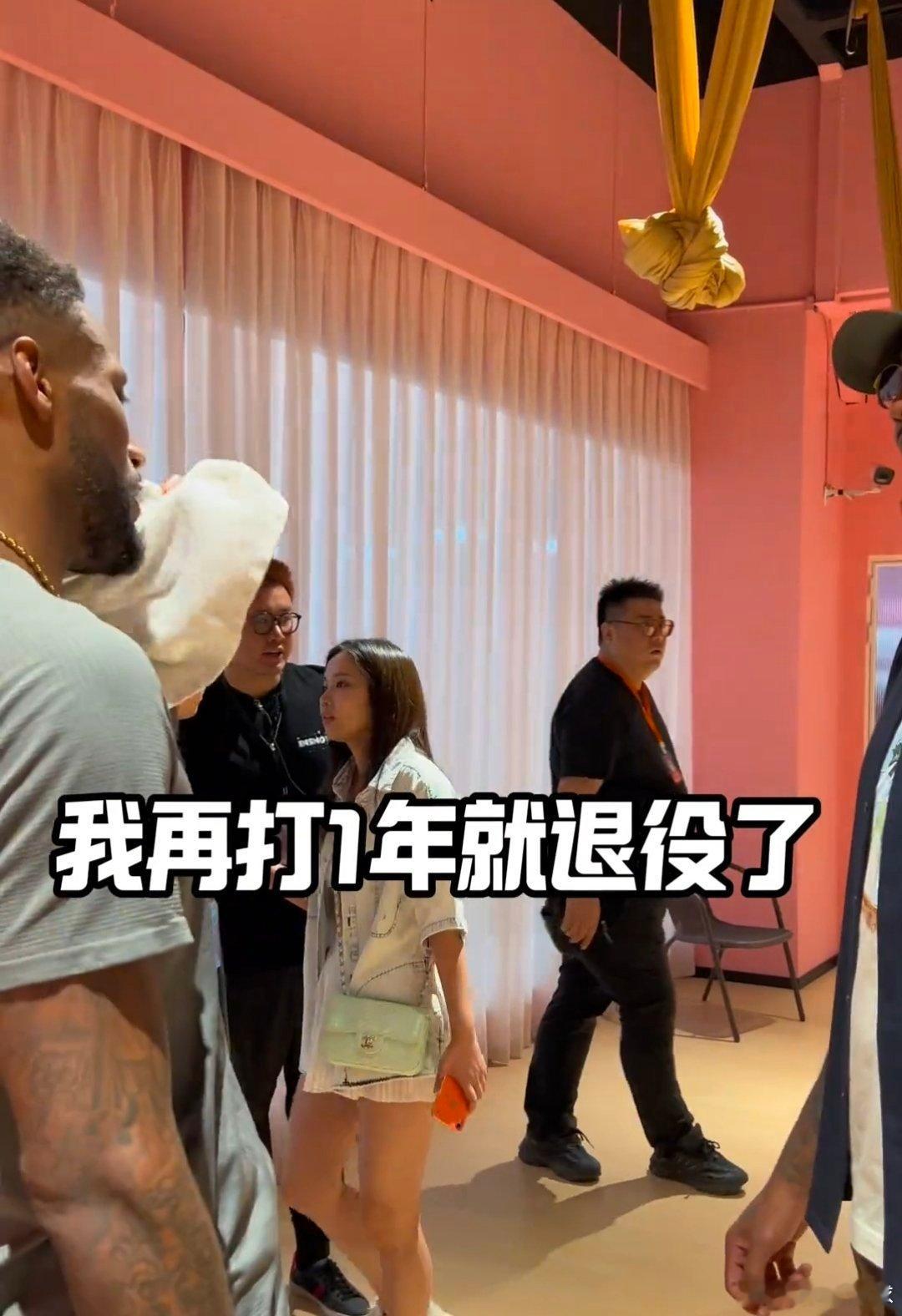 广东队功勋外援威姆斯透露自己再打1年就要考虑退役，仔细一想老威也快39岁啦，也许