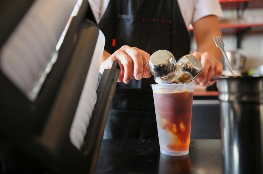 【提倡环保 韩国计划对一次性塑料杯收费】韩国计划对餐馆和咖啡店使用的一次性塑料杯