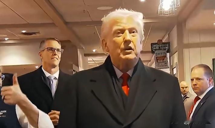 记者:“您对当前美元的价值感到满意吗？你觉得它下降得太多了吗？

特朗普:“不，