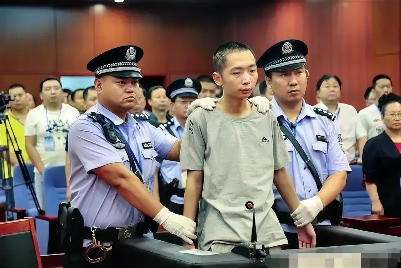 儿子嫌同桌气味难闻，妈妈暖心化解尴尬，网友盛赞：情商真高！


“人非圣贤，孰能