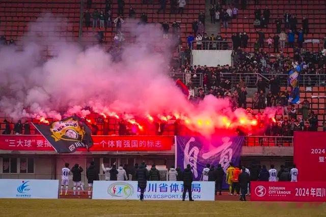 这个国庆川超buff叠满了双节同至，四川火力全开！“川超”激战正酣，各地文旅活动