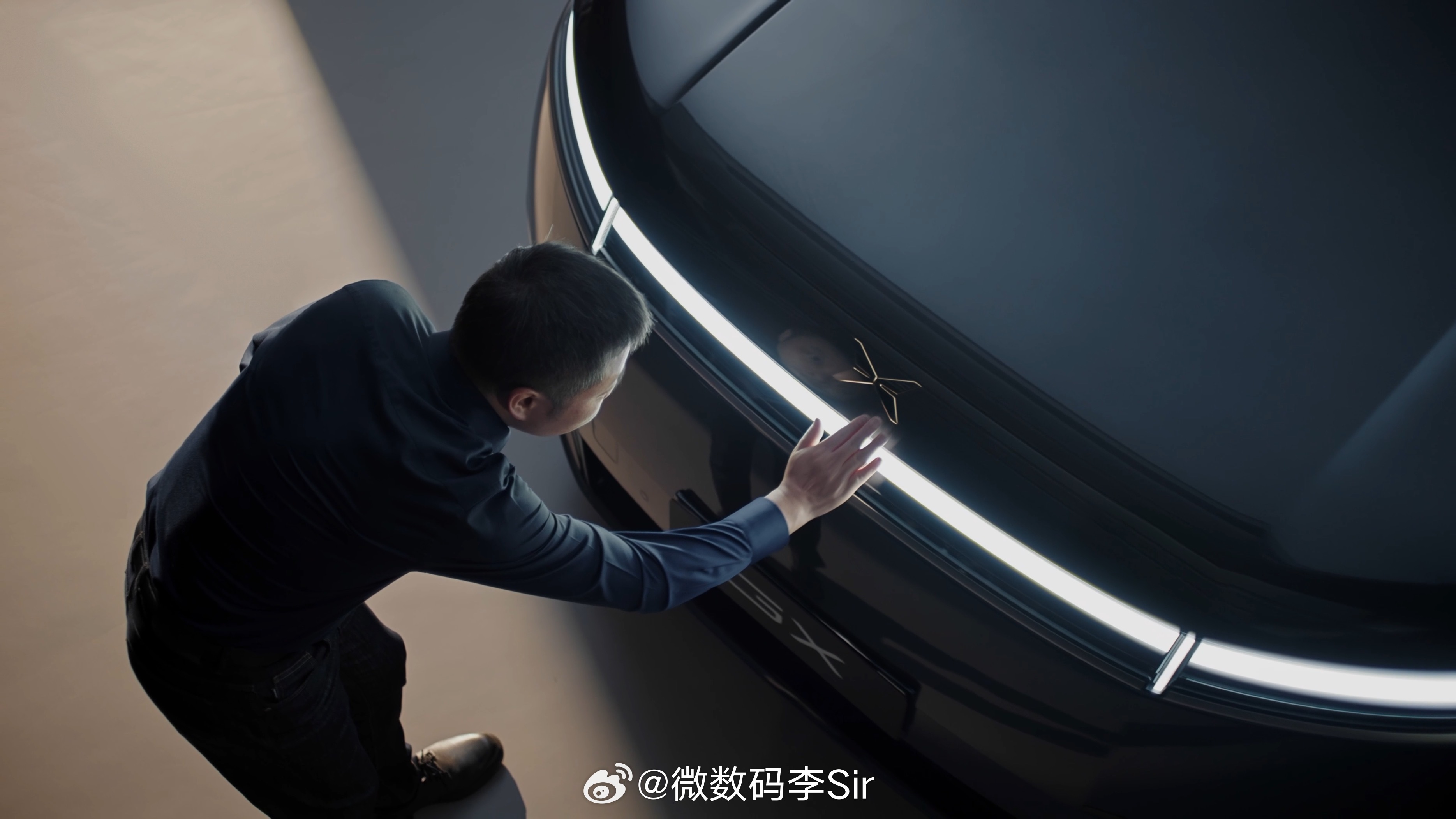 何小鹏沉浸式体验GX百万级气场新科技旗舰小鹏GX来了大师兄沉浸式体验小鹏GX，这