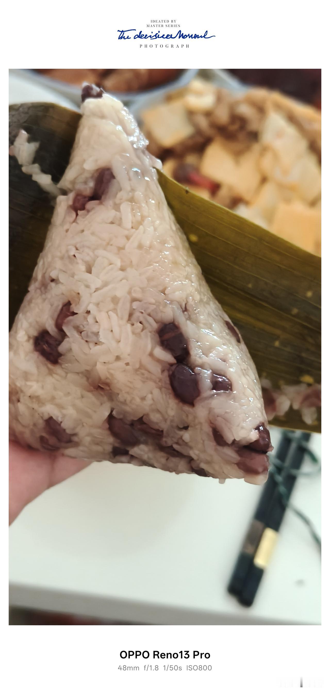 端午的仪式感，永远藏在自家包的红豆甜粽里。不像外面馅料花哨的粽子，我家每年端午最