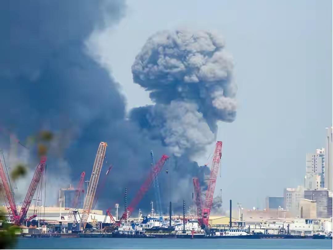 伊朗导弹一轮接一轮！特朗普彻底误判，只剩两条死路，全球都在看
 
中东彻底炸锅！