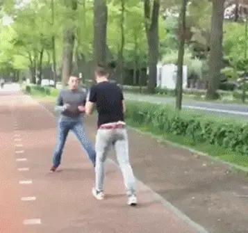 打架别连累无辜啊