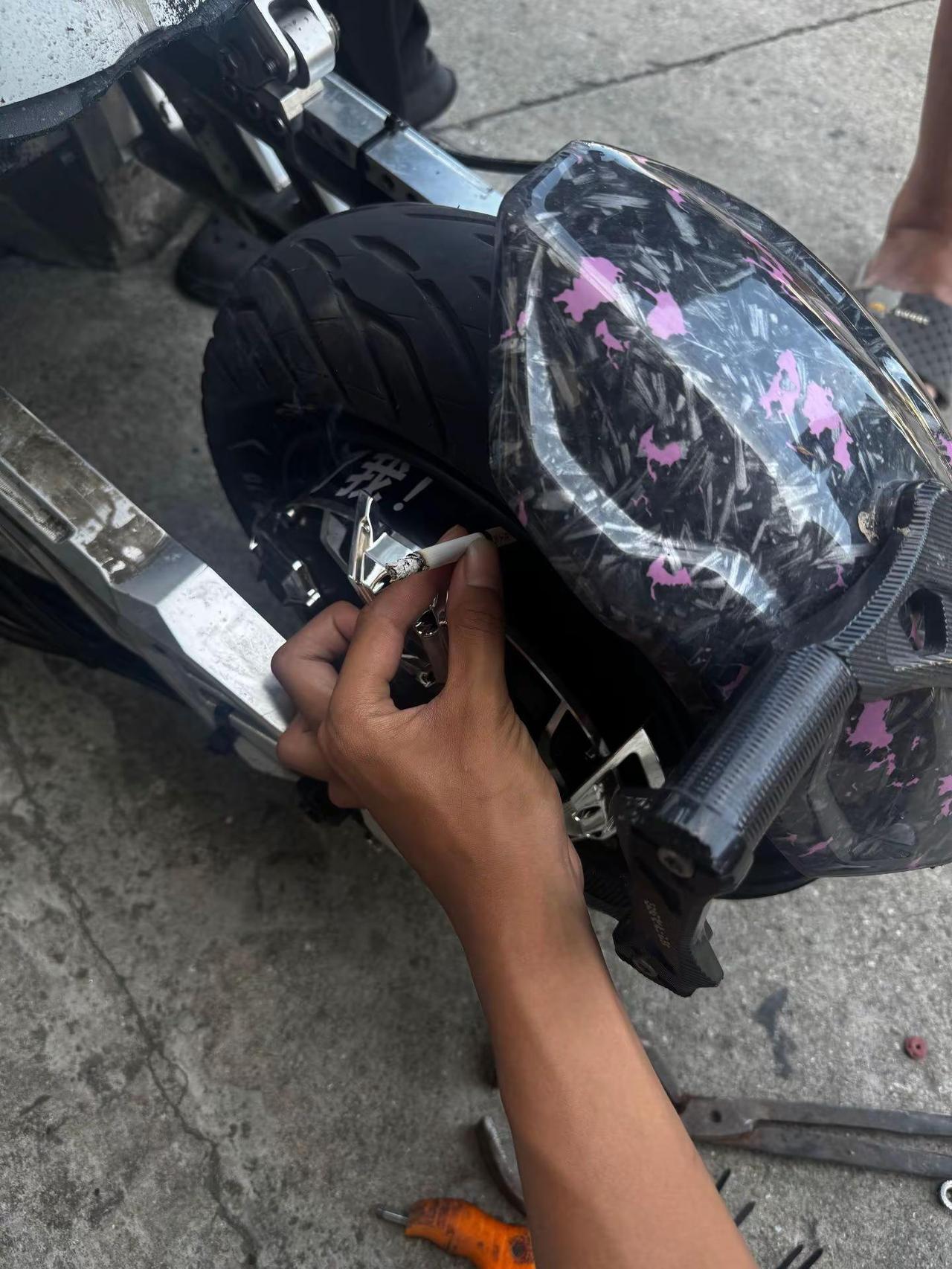 县城那台黑壳原装mz什么时候素改完啊😂 落地了咱俩上道聊聊？九号e50s 五代
