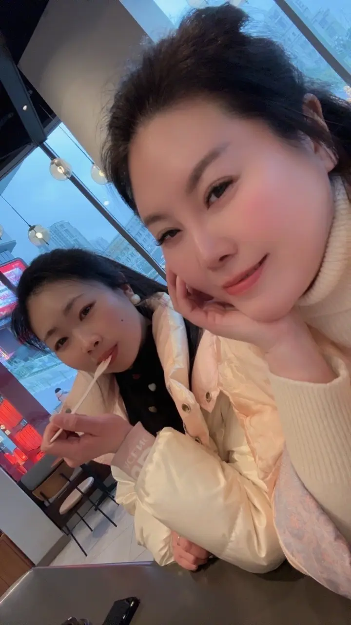 和妹妹的每一刻☕️都是限量版👭 早安 六六大顺，万事顺意！